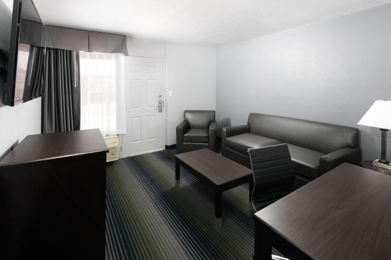 Red Lion Inn & Suites Tucson Downtown מראה חיצוני תמונה